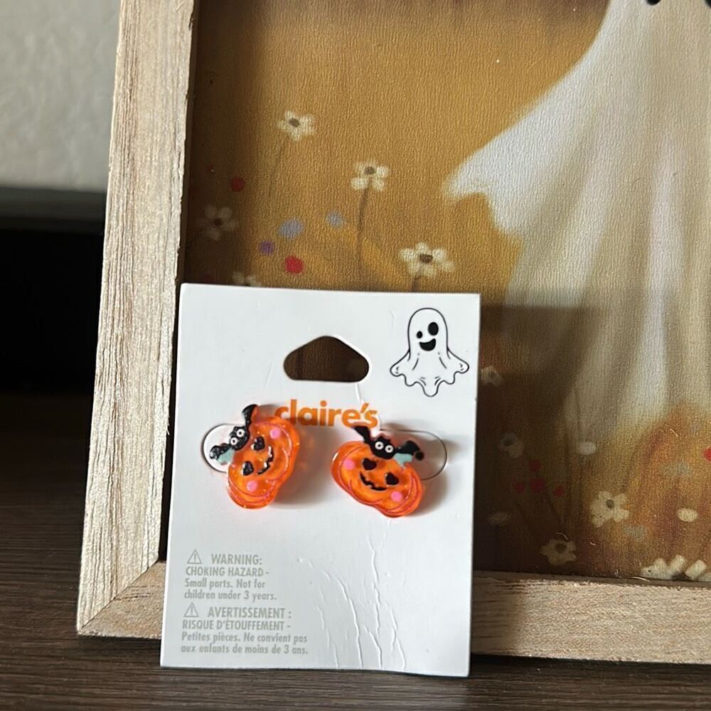 Claire’s Pumpkin Earrings NWT Halloween pumpkin bat earrings